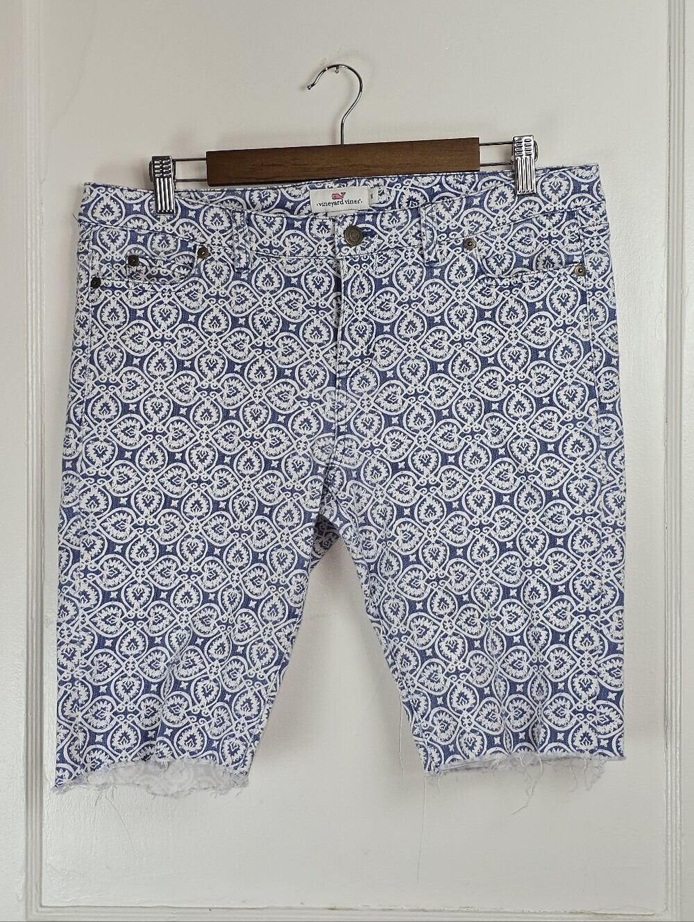 Vineyard Vines Blue and White Boho Preppy Bermuda Cutoff Jean Shorts 10" Size 10